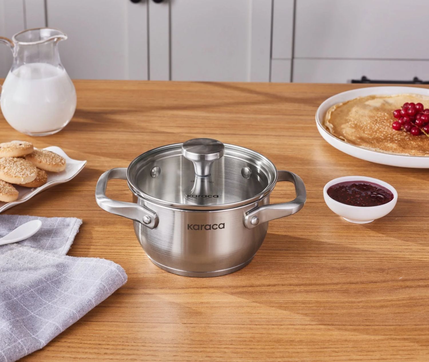 Karaca Elite roestvrijstalen inductie kookpot met deksel, 14 cm, zilver Karaca Elite roestvrijstalen inductie kookpot met deksel, 14 cm, zilver