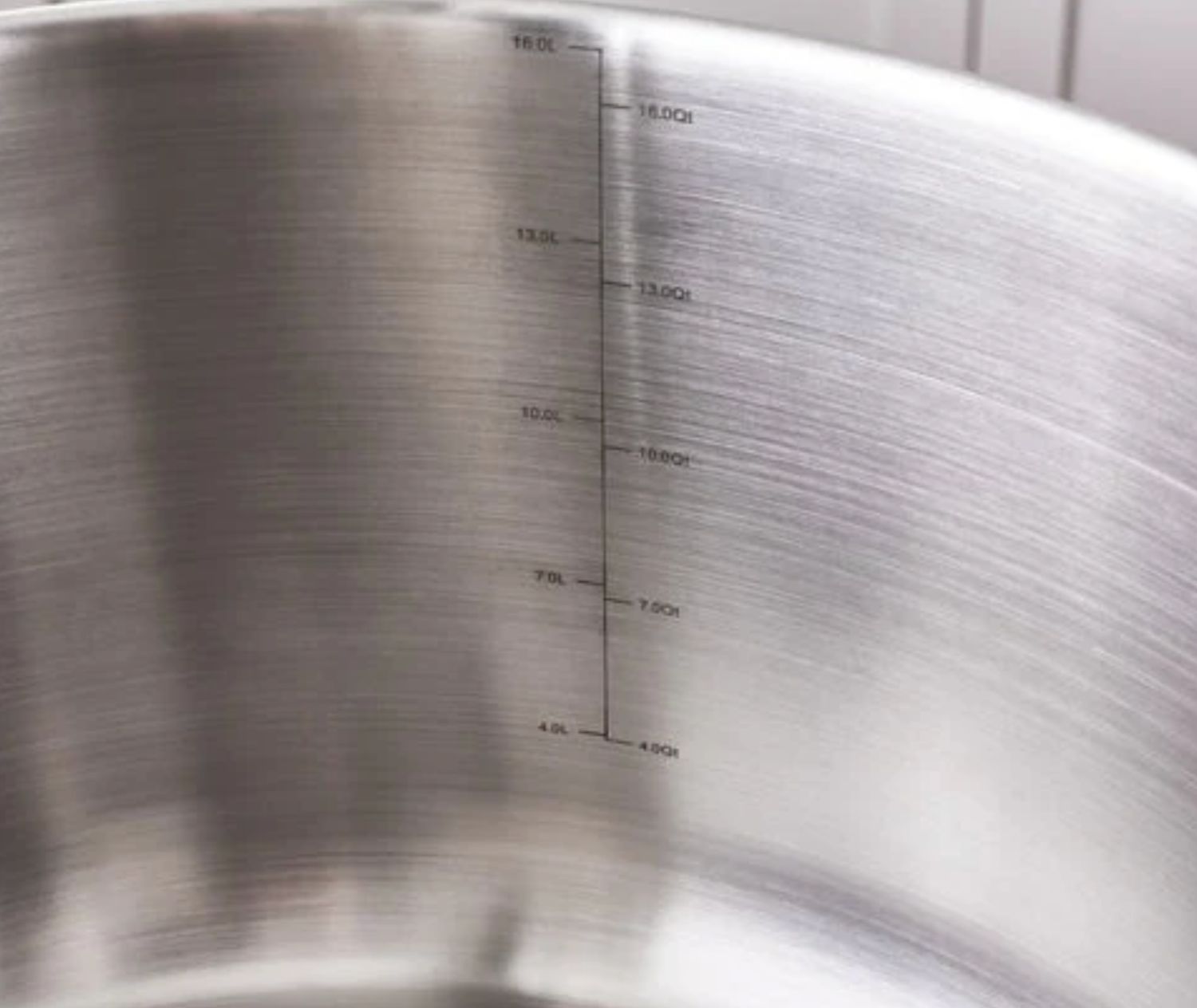 Karaca Elite roestvrijstalen inductie kookpot met deksel, 34 cm, zilver Karaca Elite roestvrijstalen inductie kookpot met deksel, 34 cm, zilver