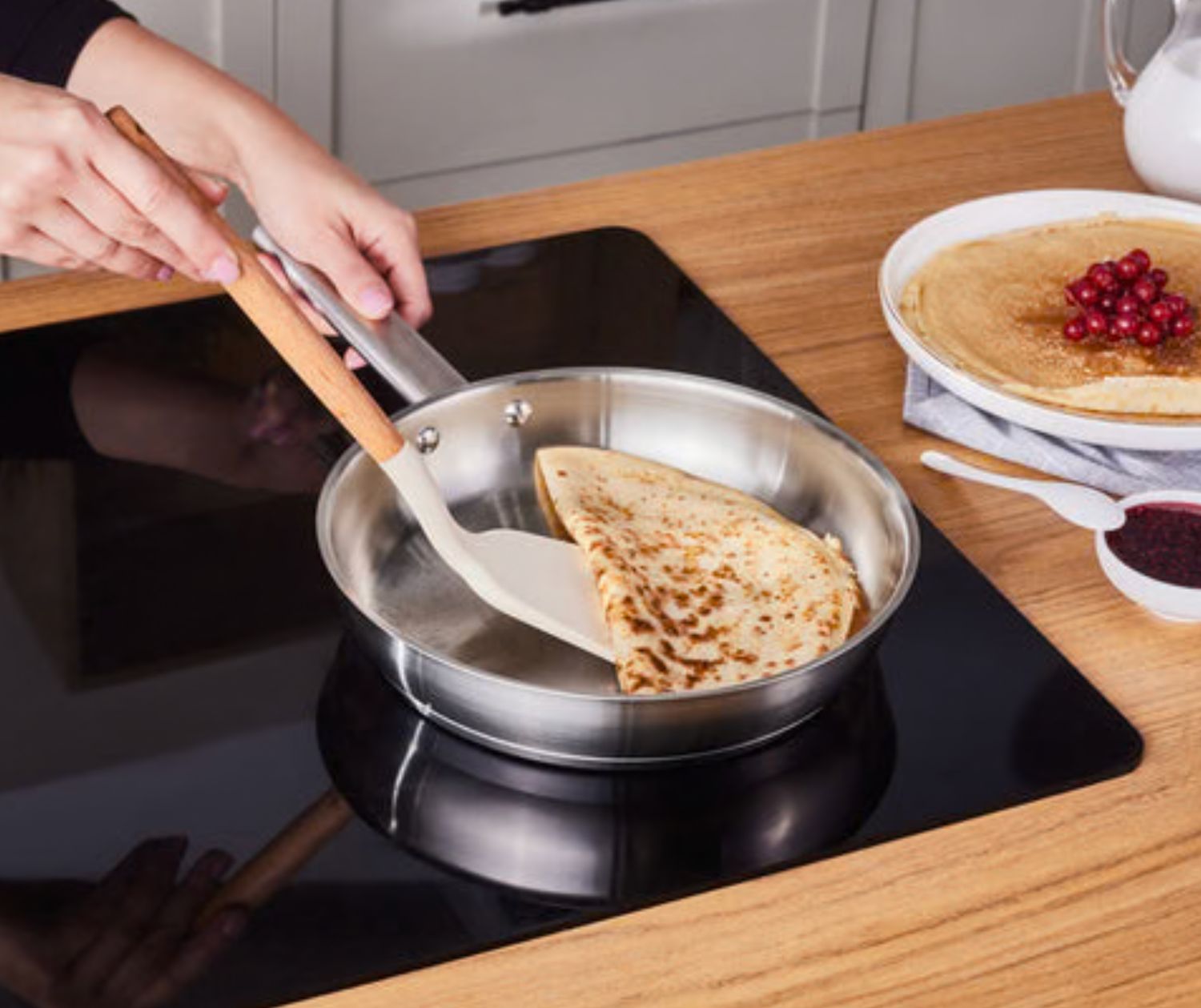 Karaca Elite roestvrijstalen inductie koekenpan, 24 cm, zilver Karaca Elite roestvrijstalen inductie koekenpan, 24 cm, zilver