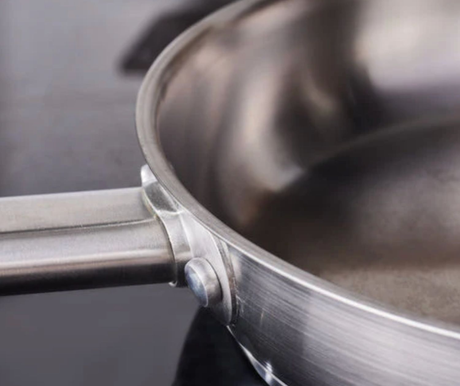 Karaca Elite roestvrijstalen inductie koekenpan, 24 cm, zilver Karaca Elite roestvrijstalen inductie koekenpan, 24 cm, zilver