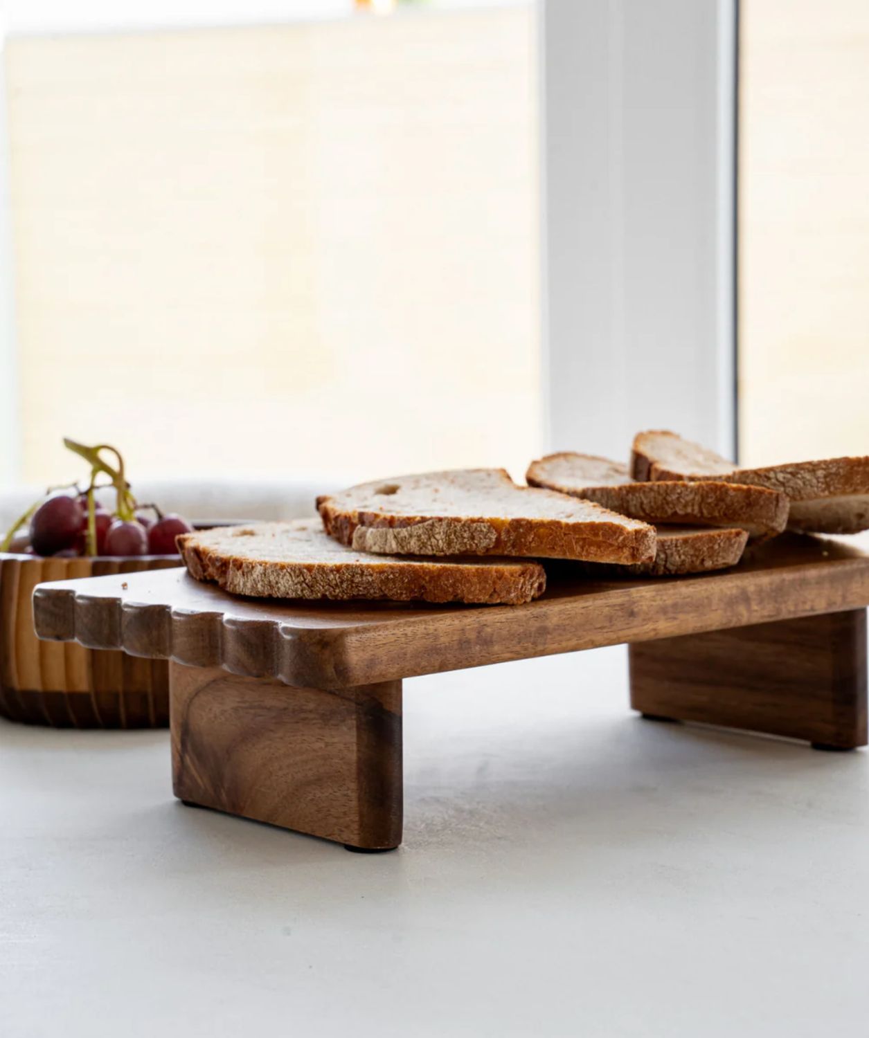 Acacia Wave serveerschaal met voet