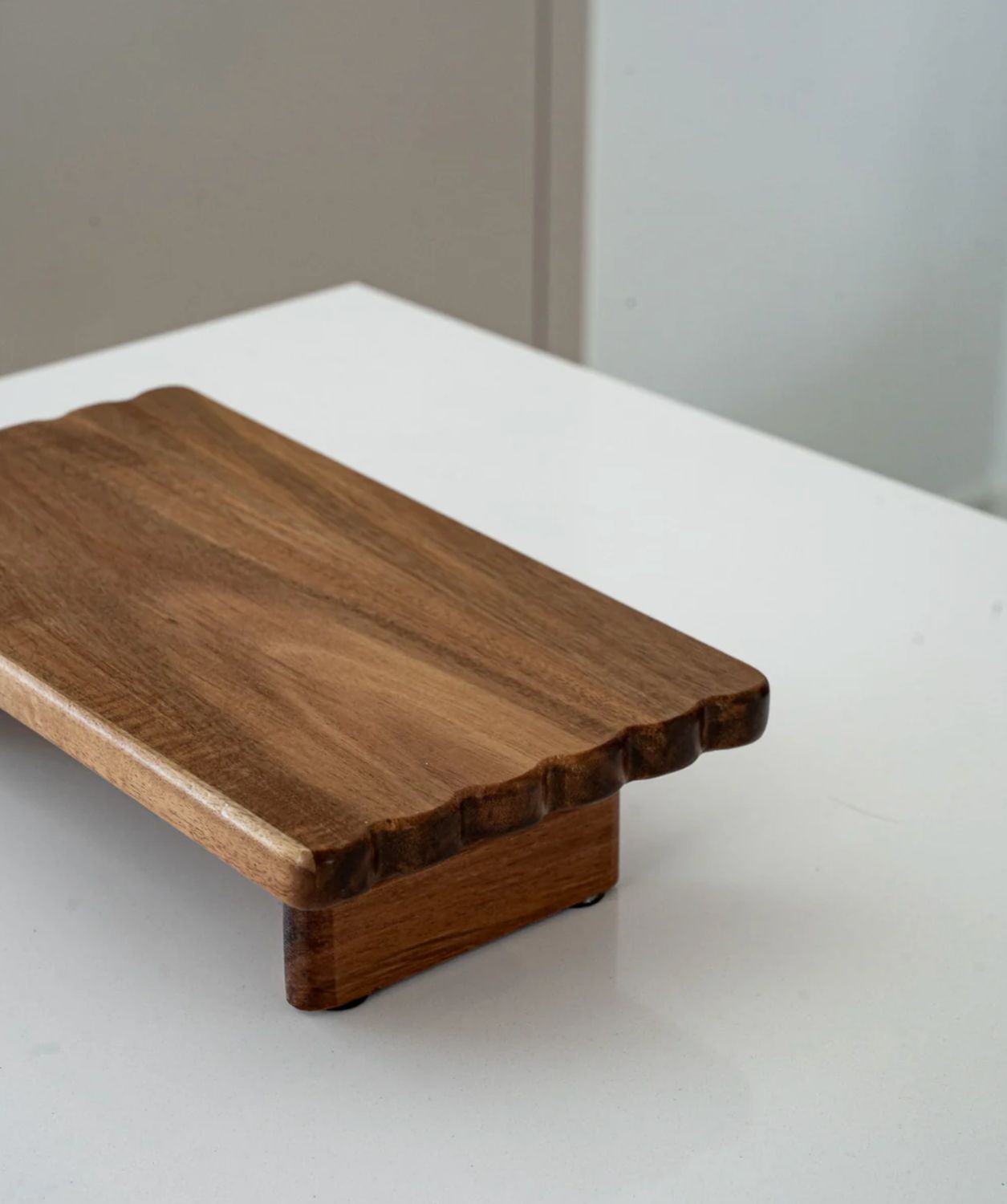 Acacia Wave serveerschaal met voet