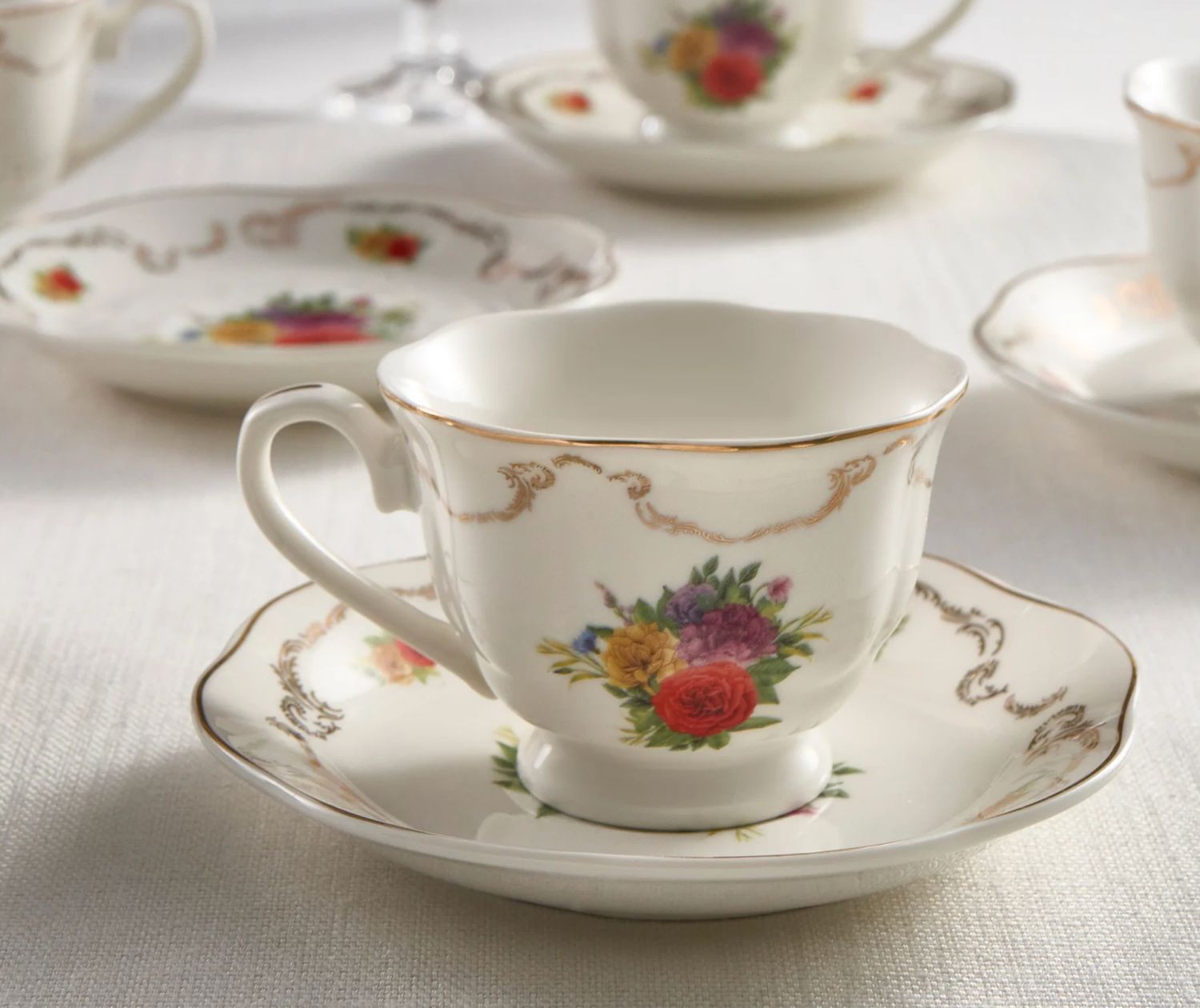 Karaca Antique 12-delige set espressokopjes van porselein voor 6 personen, 80 ml Karaca Antique 12-delige set espressokopjes van porselein voor 6 personen, 80 ml