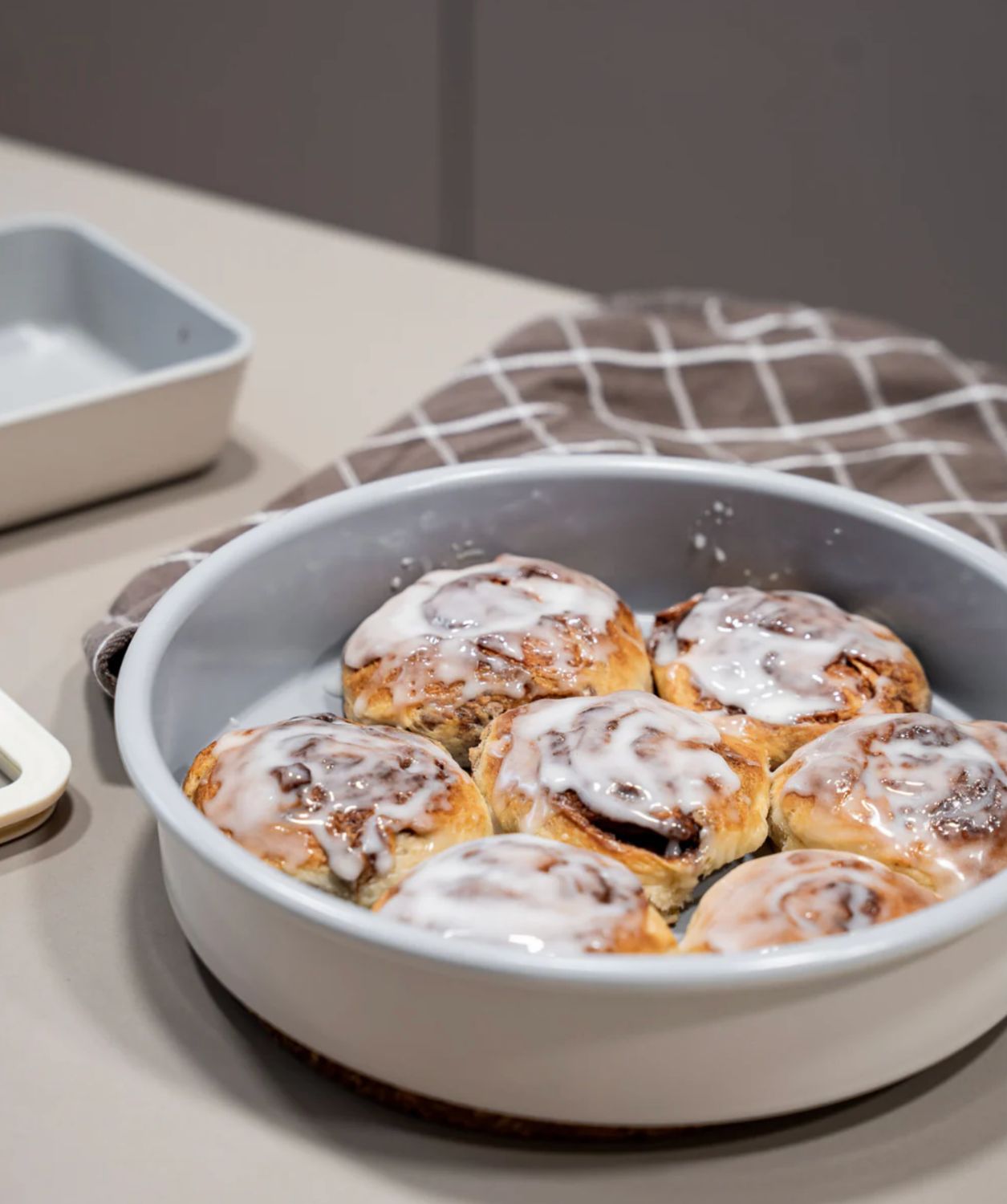 Ronde keramische bakvorm beige – Antiaanbak