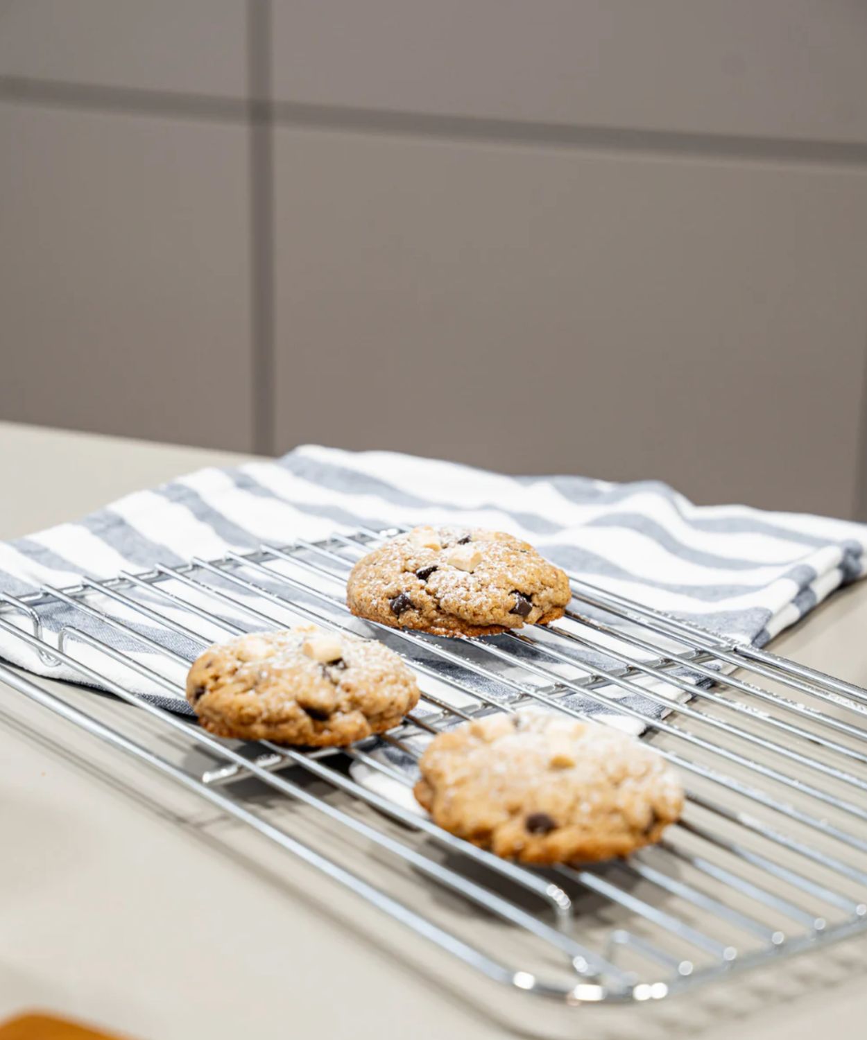 Bakplaat met afkoelrooster beige – keramische antiaanbaklaag