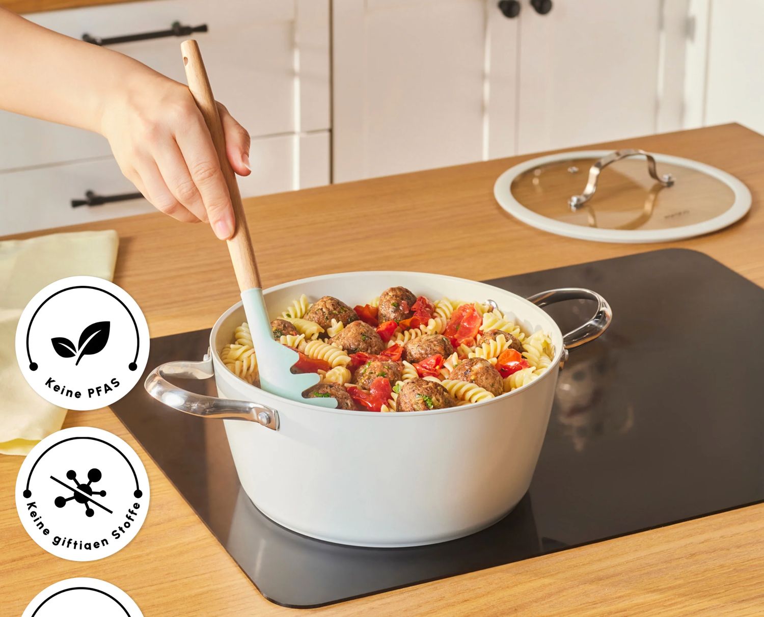 Karaca Swiss Crystal Almond Cream Kookpot met roestvrijstalen handvat, 24 cm