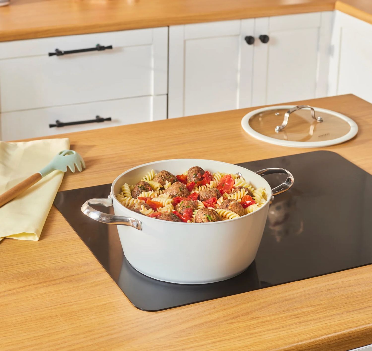 Karaca Swiss Crystal Almond Cream Kookpot met roestvrijstalen handvat, 24 cm