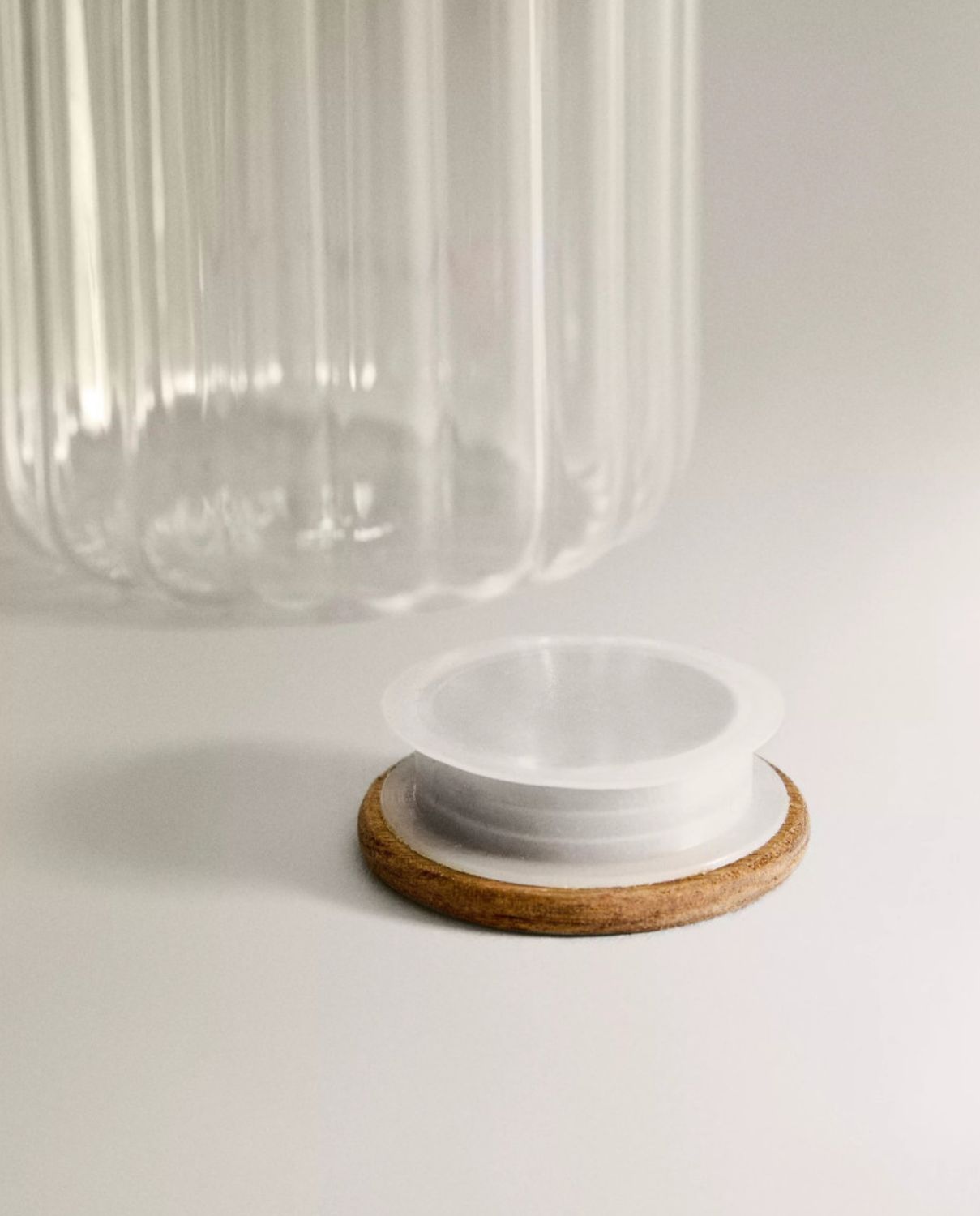 Linea borosilicaat glazen karaf met acaciahouten deksel – 1400 ml