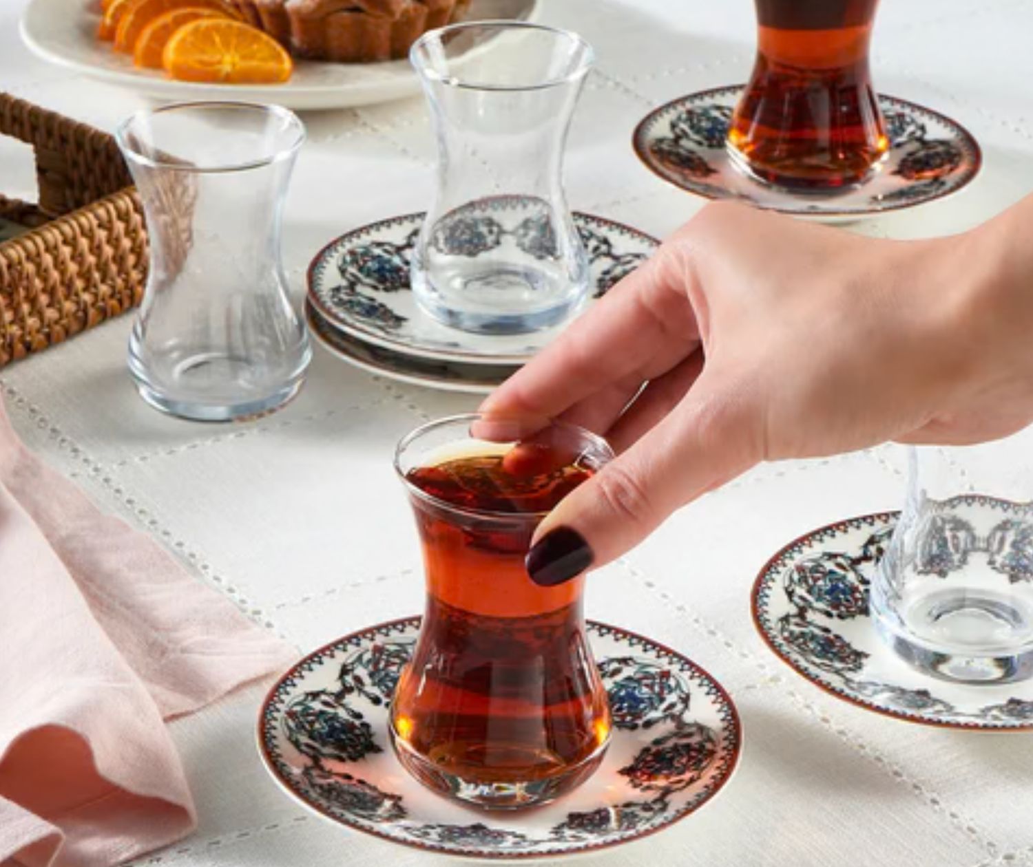 Karaca Nakkas 12-delige Turkse theeset voor 6 personen, 130 ml, rood Karaca Nakkas 12-delige Turkse theeset voor 6 personen, 130 ml, rood