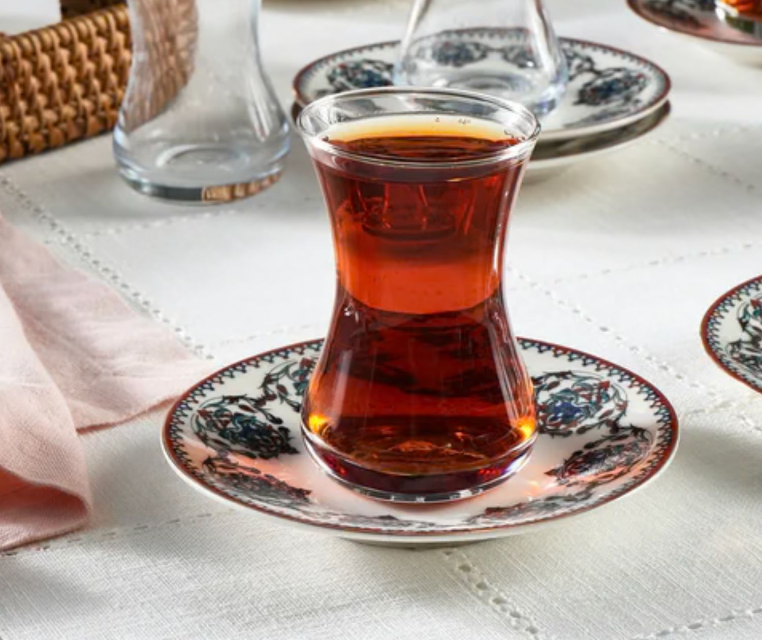 Karaca Nakkas 12-delige Turkse theeset voor 6 personen, 130 ml, rood Karaca Nakkas 12-delige Turkse theeset voor 6 personen, 130 ml, rood