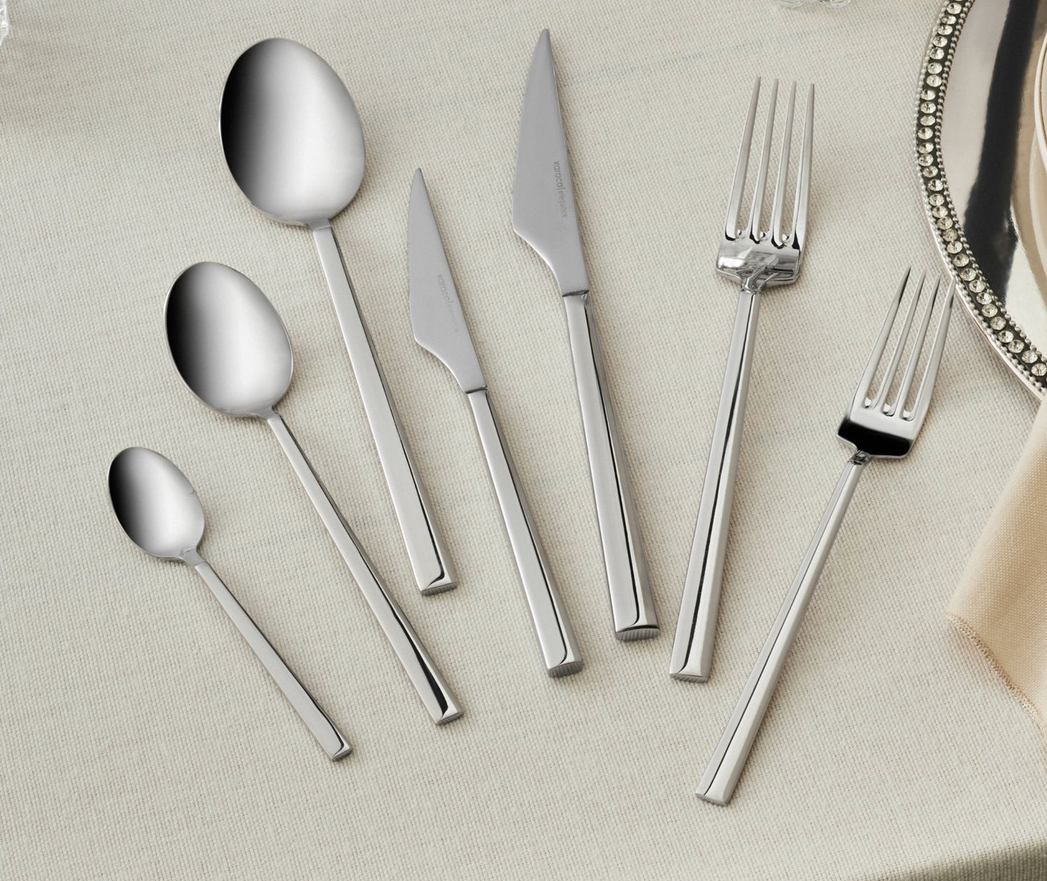 Karaca Halley 91-delige roestvrijstalen bestekset met serveerset voor 12 personen, zilver