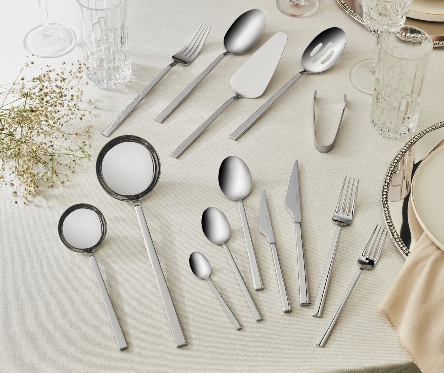 Karaca Halley 91-delige roestvrijstalen bestekset met serveerset voor 12 personen, zilver
