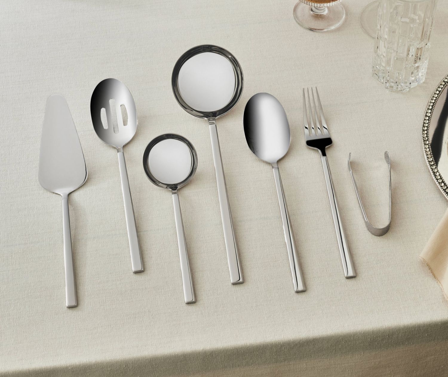 Karaca Halley 91-delige roestvrijstalen bestekset met serveerset voor 12 personen, zilver