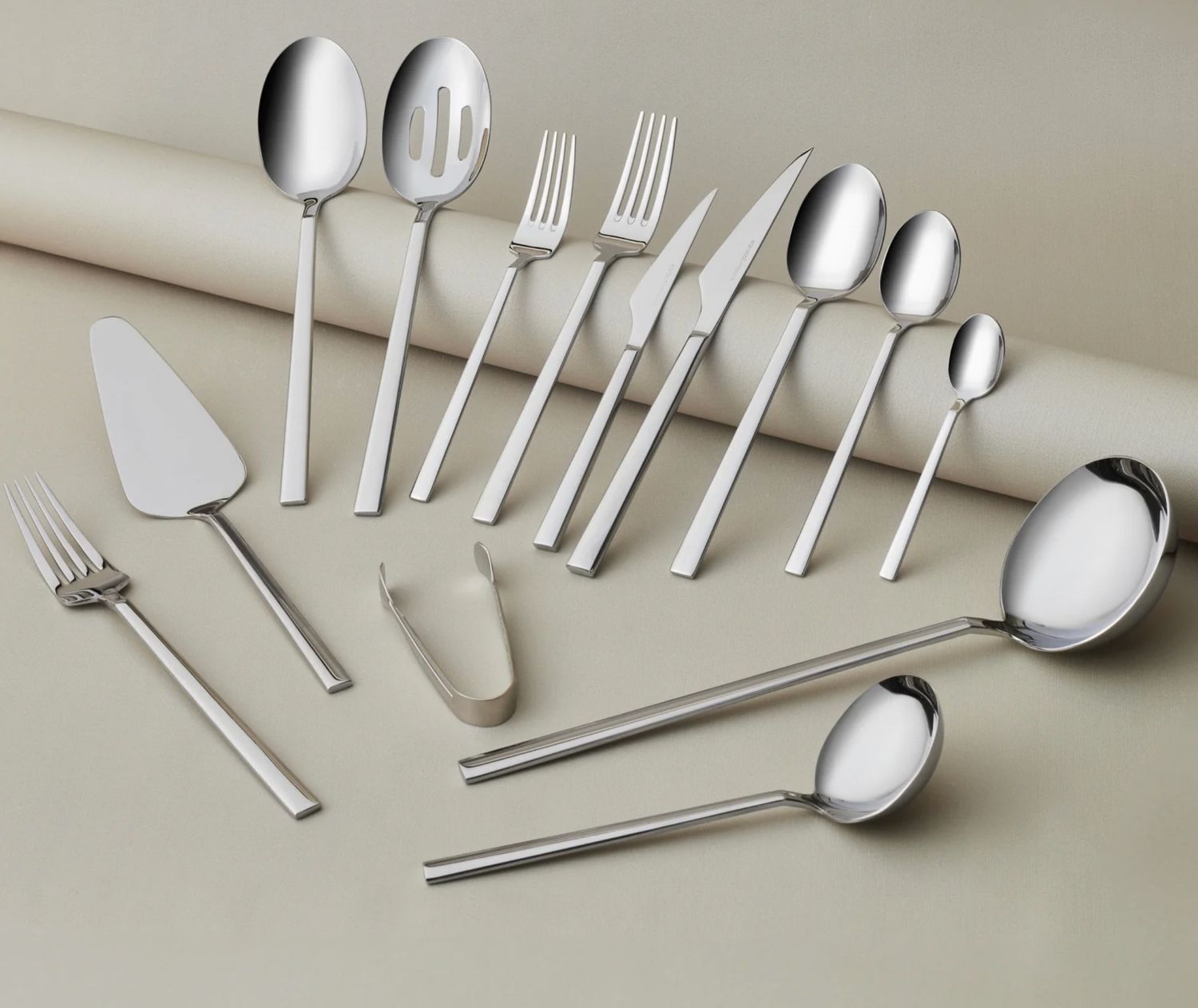 Karaca Halley 91-delige roestvrijstalen bestekset met serveerset voor 12 personen, zilver