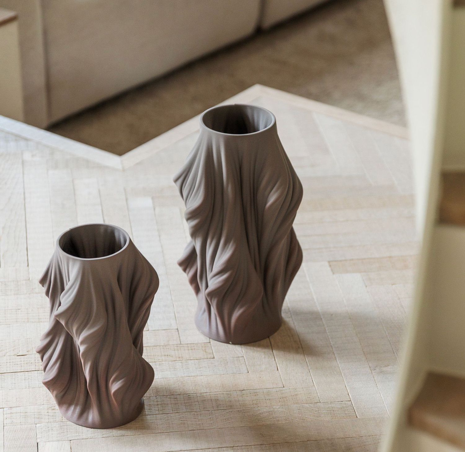 Vaas 22,5x22,5xH37cm satin brown Vea