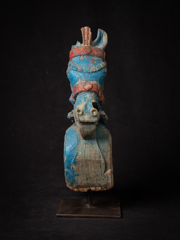 Antiek Indiaas tempelfragment van een paardenhoofd