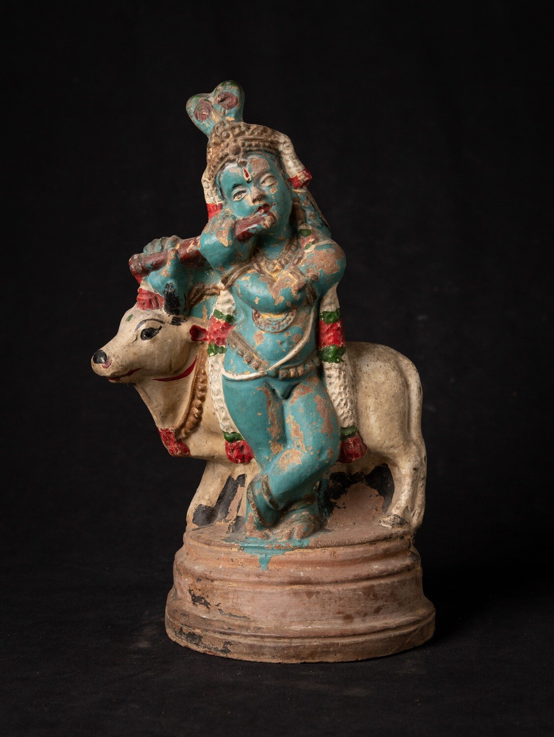 Antiek aardewerk Krishna beeld met Nandi