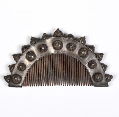 Old comb from Timor in horn and silver