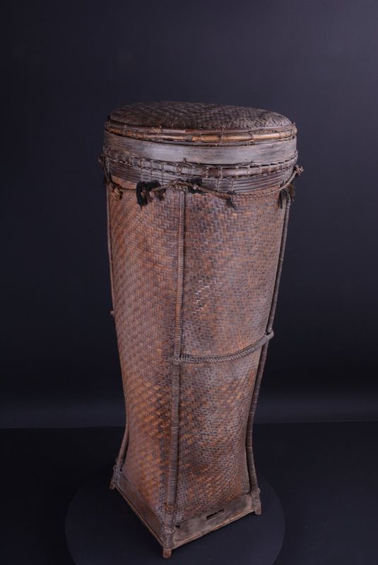 Grote dekselmand, Kamu, Laos