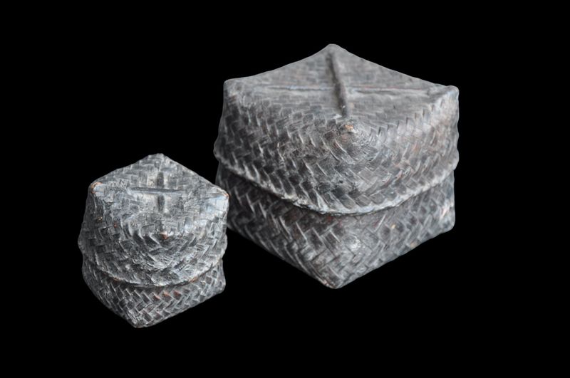 Twee gelakte rieten mandjes, Akha