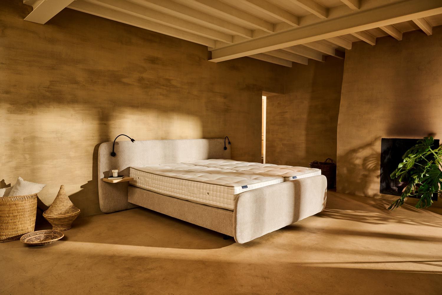 Lotus Recor Bedding elektrische 2-persoons Boxspring Lotus Recor Bedding elektrische 2-persoons Boxspring