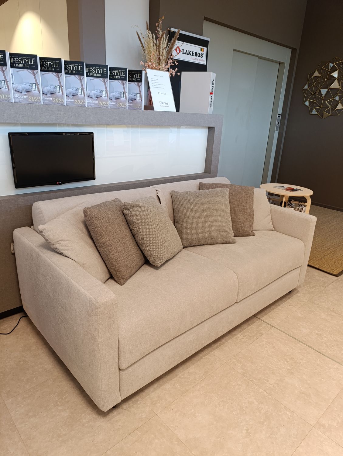 Dienne Tokyo bedzetel Toonzaalmodel Dienne Tokyo bedzetel Toonzaalmodel