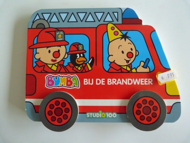 Bumba Bij de brandweer met wielen