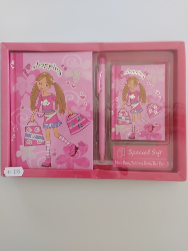 Schrift, adresboek en pen rose