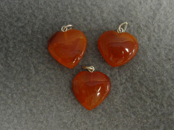 Edelstenen hart hanger met koordje (Bloedcarneool)