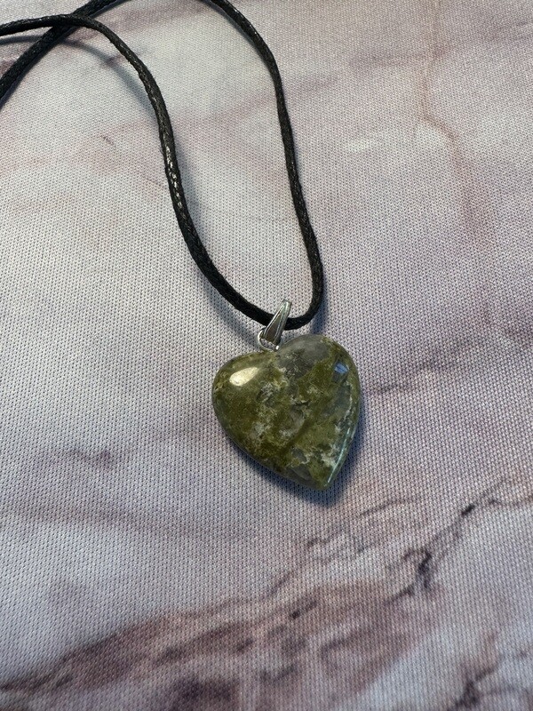 Edelstenen hart hanger &quot;groen&quot; met koordje