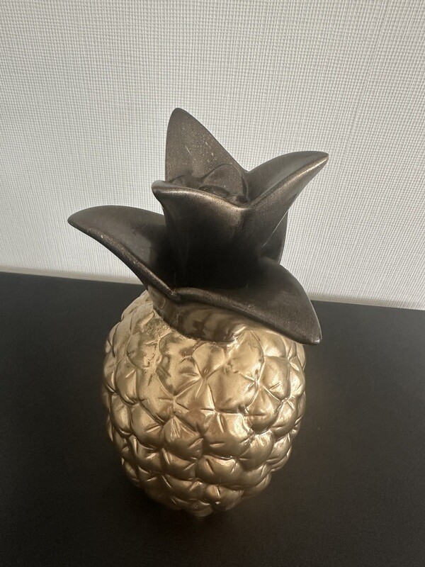 Beeld ananas H 23 x B 11,5 x L 11,5 cm