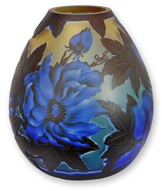 A CAMEO GLASS VASE &#39;PEONY&#39;