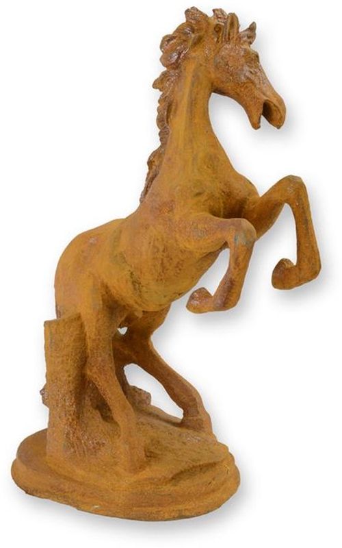 Paardenbeeld van gietijzer – Decoratie zwaar roestbruin staand paard sculptuur – vintage woondecoratie beeld voor landelijk of industrieel interieur