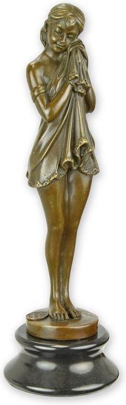 EEN BRONZEN BEELD GENAAMD HET DROEVIGE MEISJE (DC-29)