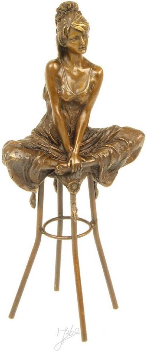 Beeld brons - Lady on barchair - goudkleurig gepatineerd - 27,1 cm hoog (DSBJ-10)