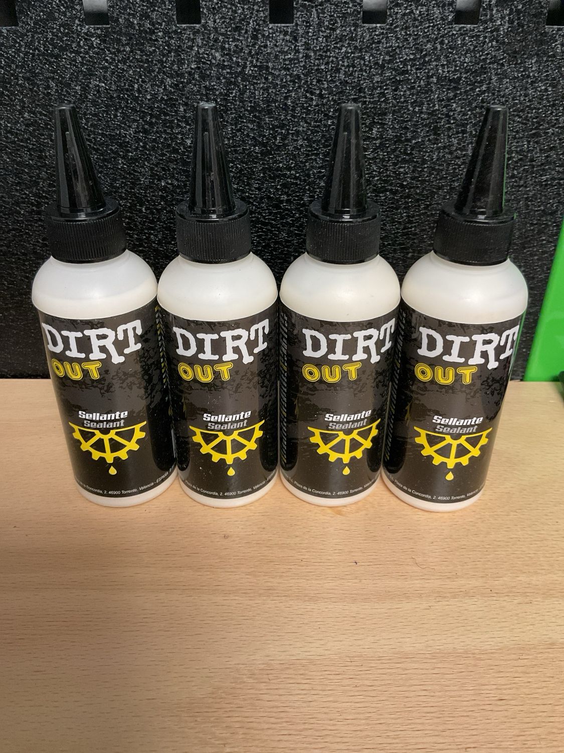 Sealent dirt out