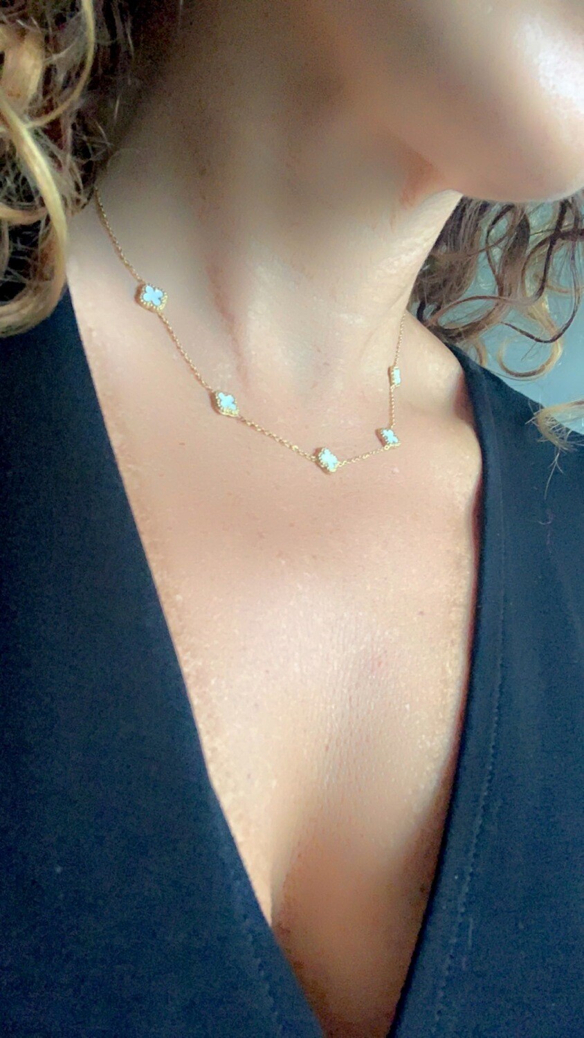Little clover white necklace