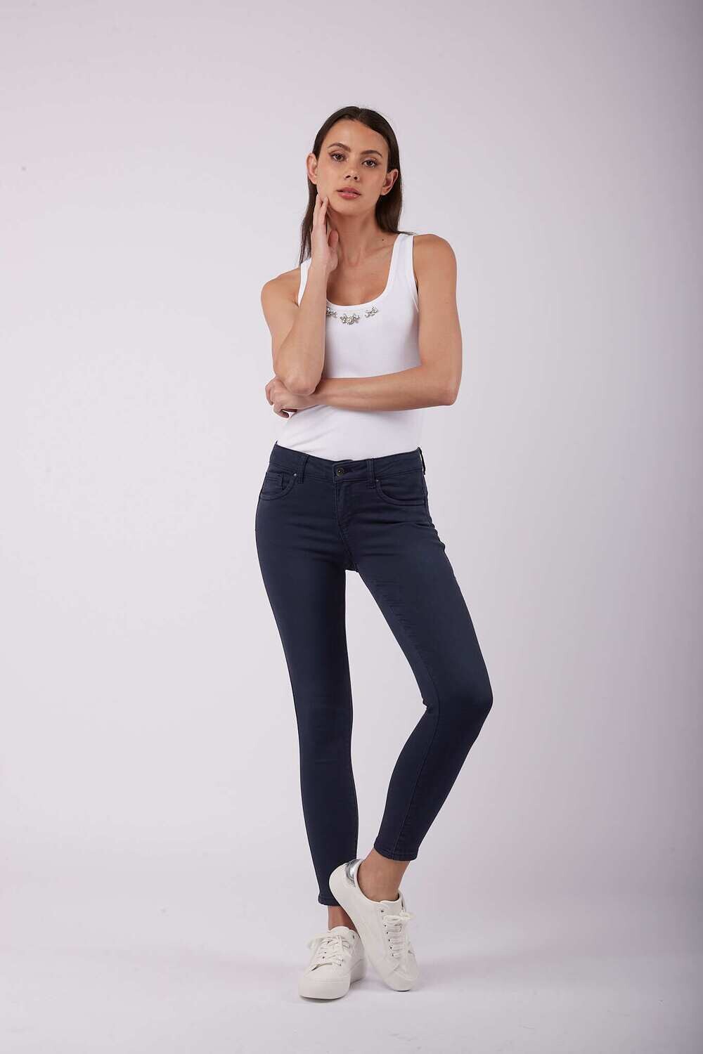 Voorkant donkerblauwe broek dames