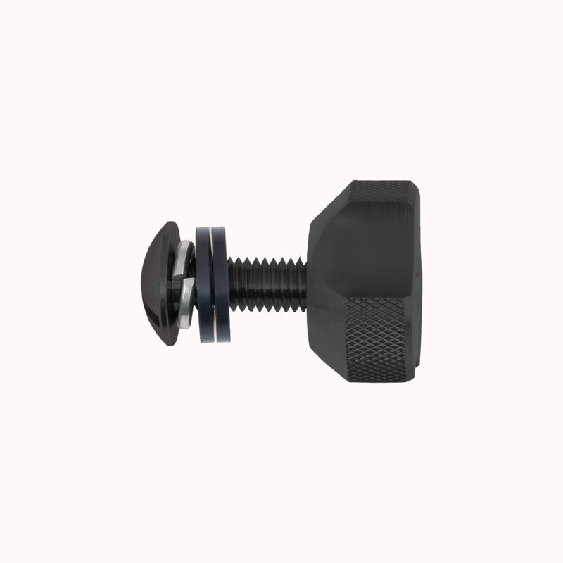 Screw TITANIUM BLACK for single tank adapter
