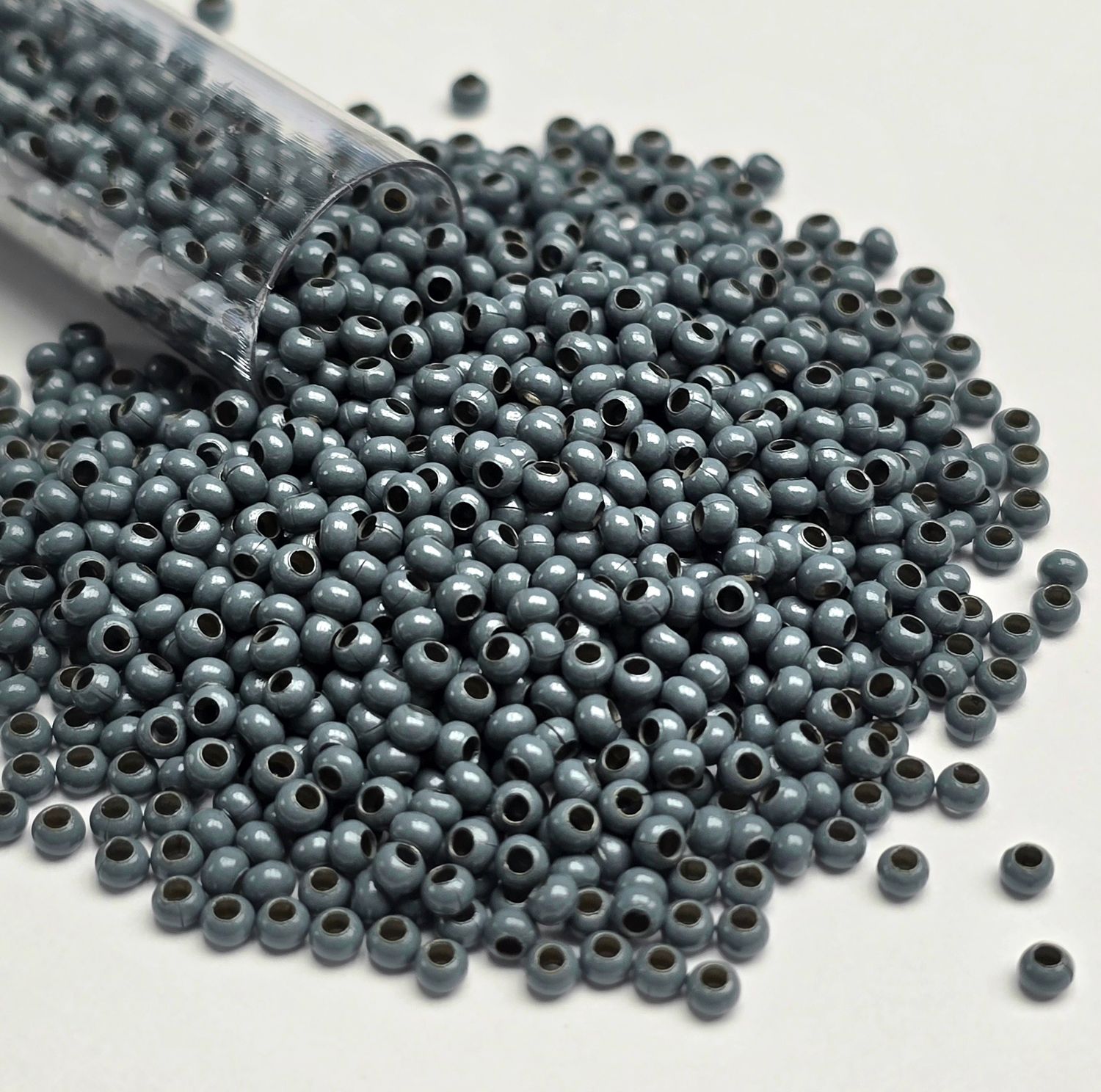 11/0 Metal Seed Beads: Grey