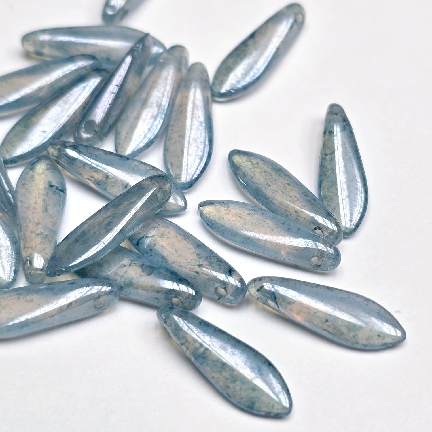 Daggers 5x16mm: Transparent Light Blue Luster 