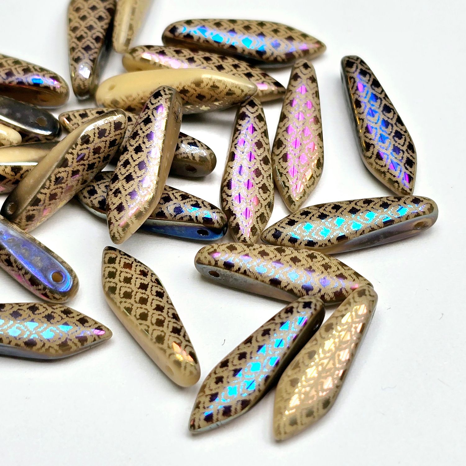 Daggers 5x16mm: Laser Etched Opaque Beige Rainbow Dragon Scale