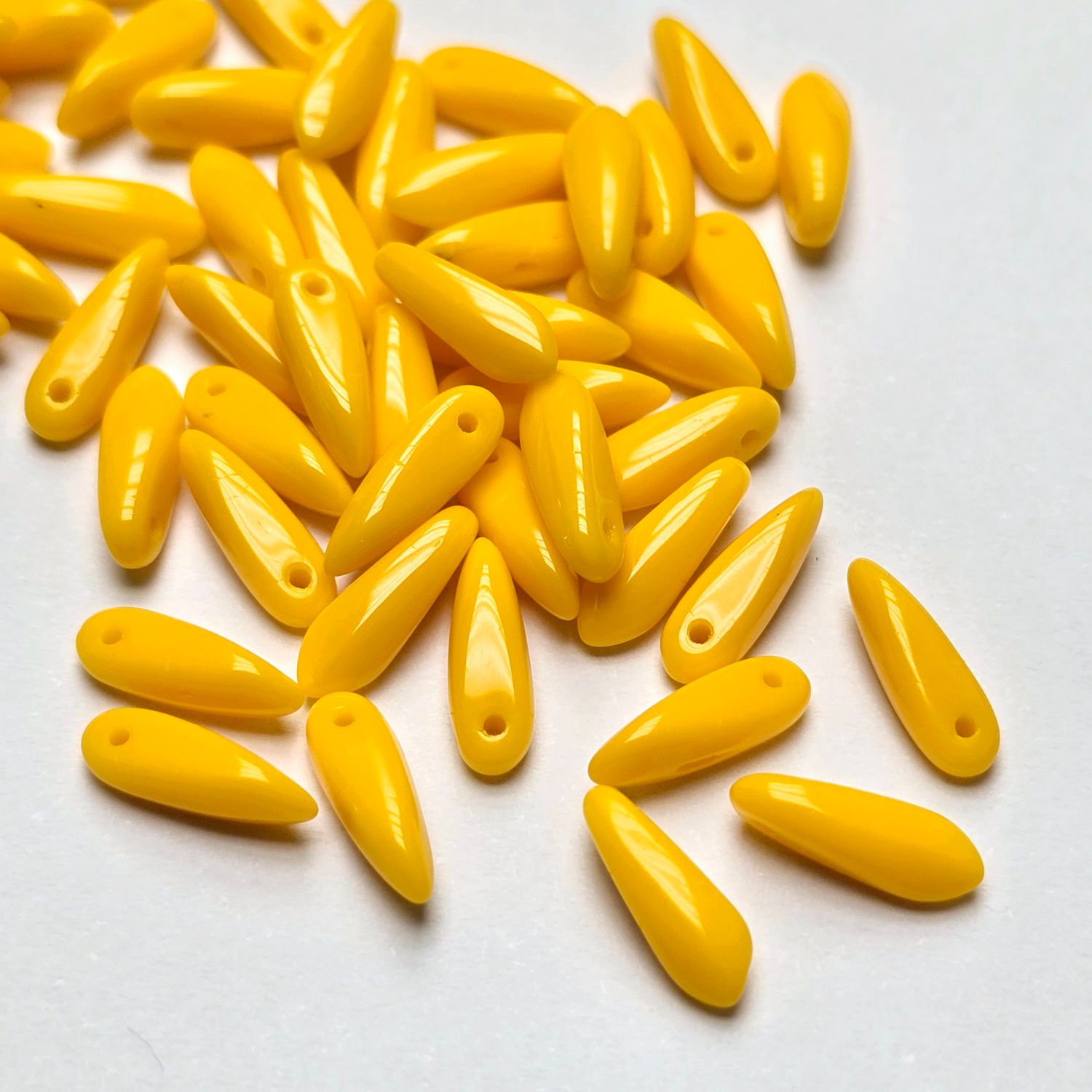 Daggers 3x11mm: Opaque Orange/Yellow *50 pieces