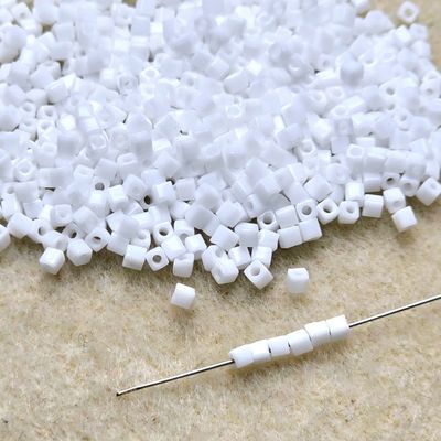 1.8mm Square Beads: SBS402