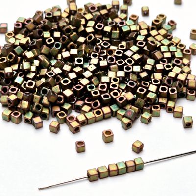 1.8mm Square Beads: SBS2035