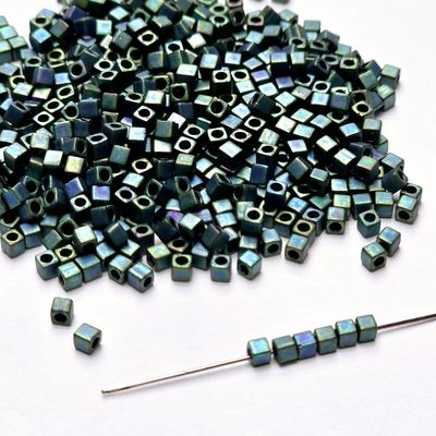 1.8mm Square Beads: SBS2064