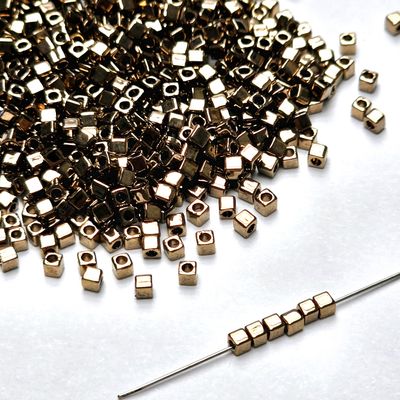 1.8mm Square Beads: SBS457