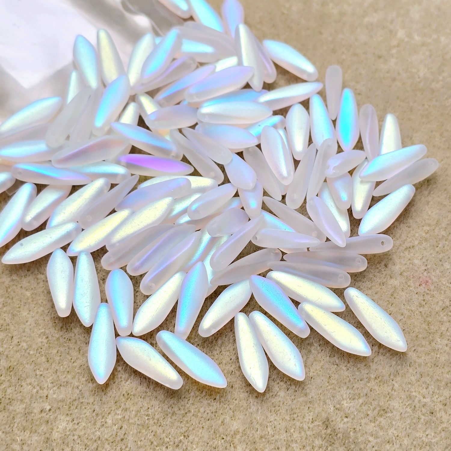 Daggers 5x16mm: Crystal AB Full Matte