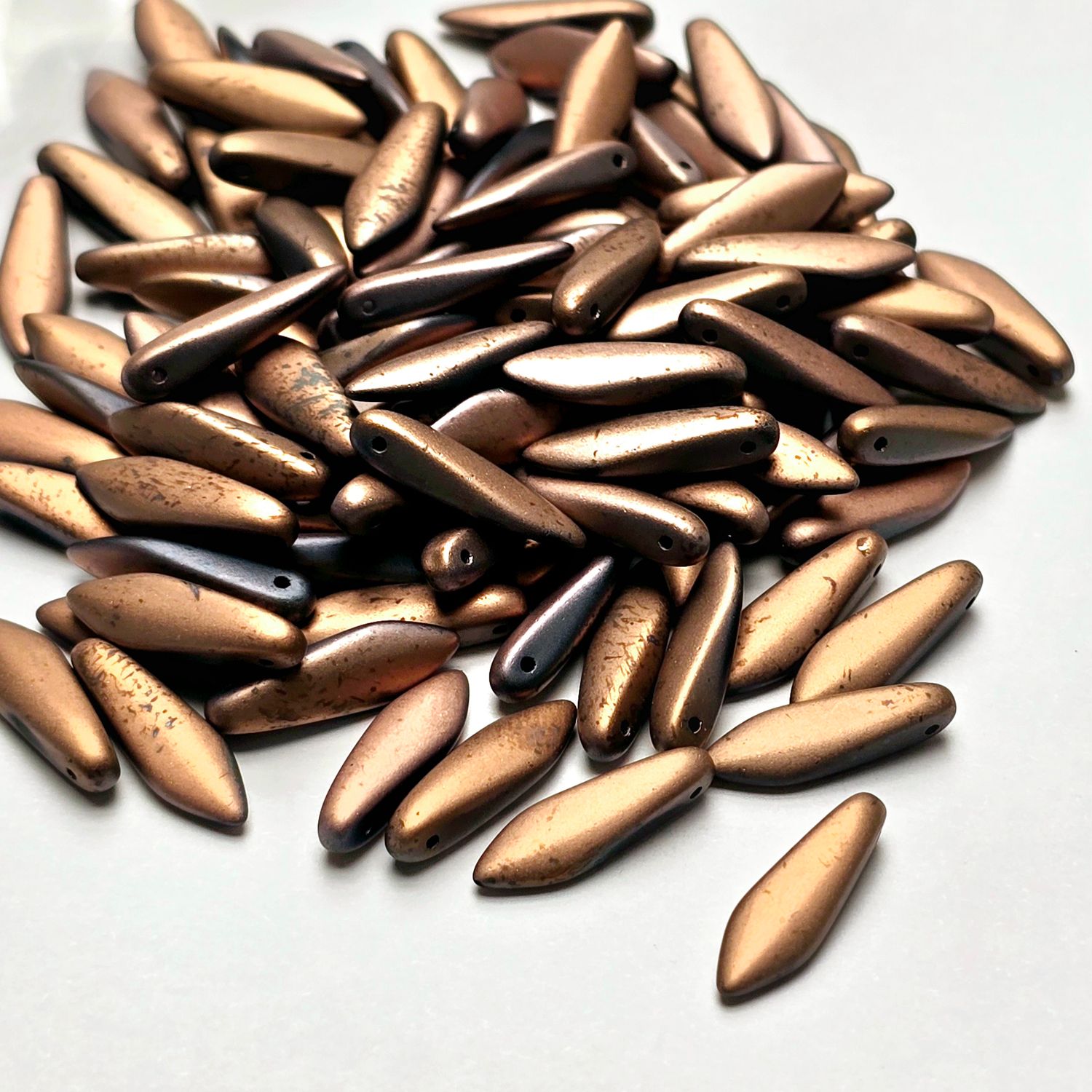 Daggers 5x16mm: Jet Capri Gold Matte