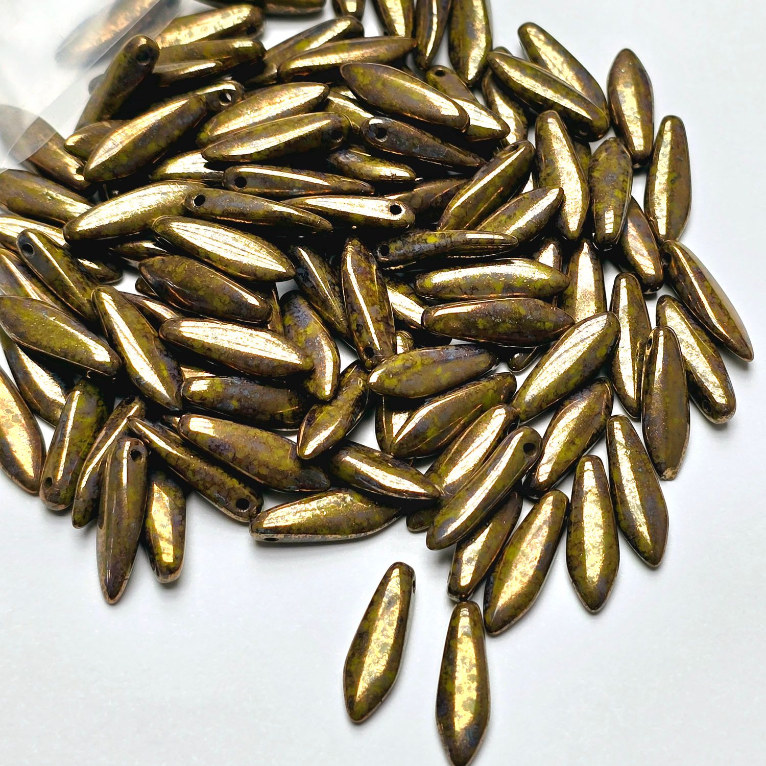 Daggers 5x16mm: Green Lila Gold Luster